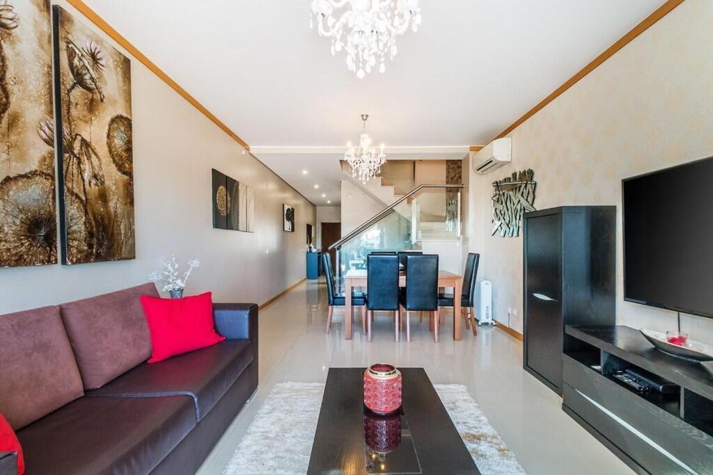 Vila Fantastic Townhouse With Pool And Sea Views Albufeira Exteriér fotografie